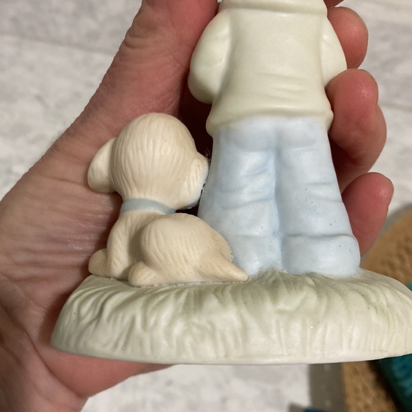 Precious Moments one of the original 21, God Understands figurine - Picture 7 of 10